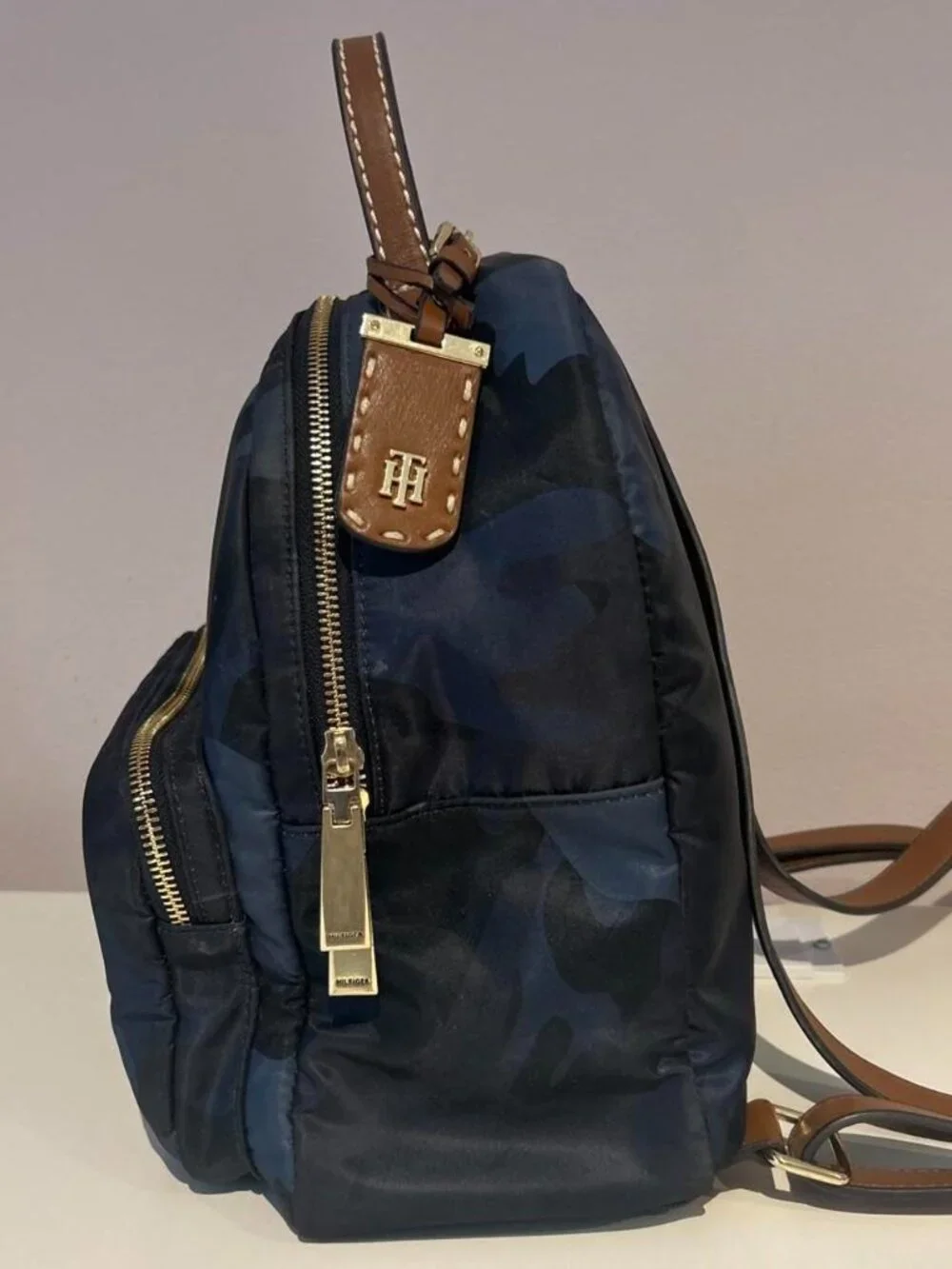 TOMMY HILFIGER Julia Backpack, Navy blue camo backpack with gold hardware